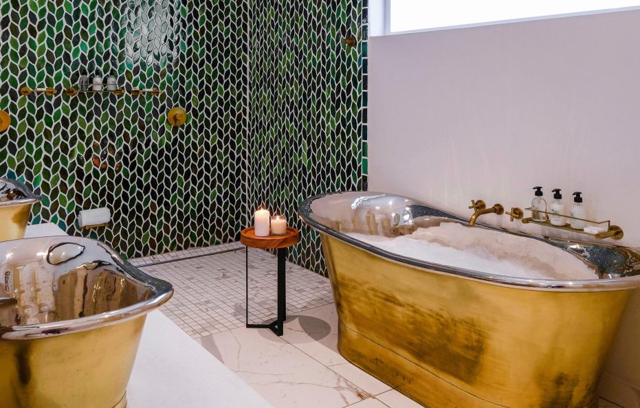 Honeymoon Suite
